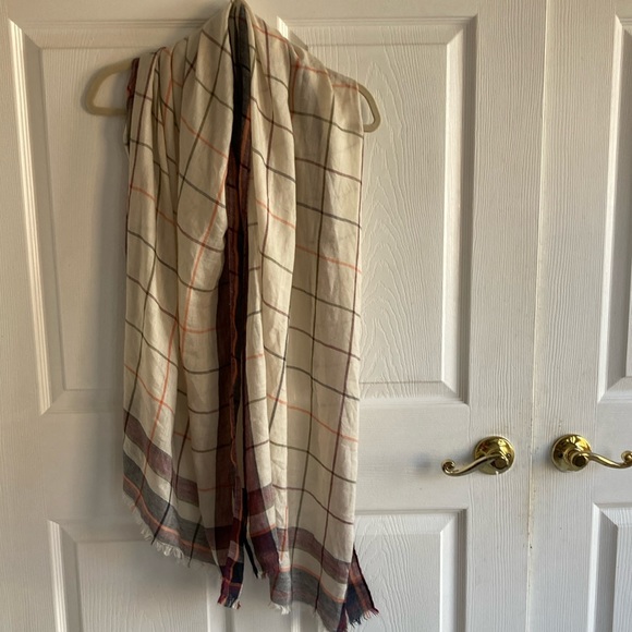 Tommy Hilfiger lightweight scarf/shawl. - Picture 3 of 6